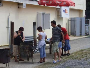 Príprava obecného guľášu Príprava obecného guľášu