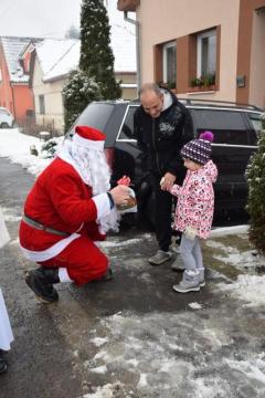 Dňa 09.12.2017 navštívil našu obec Mikuláš s anjel Dňa 09.12.2017 navštívil našu obec Mikuláš s anjel