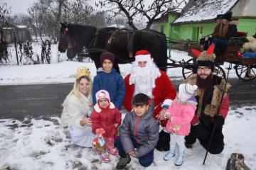 Dňa 09.12.2017 navštívil našu obec Mikuláš s anjel Dňa 09.12.2017 navštívil našu obec Mikuláš s anjel