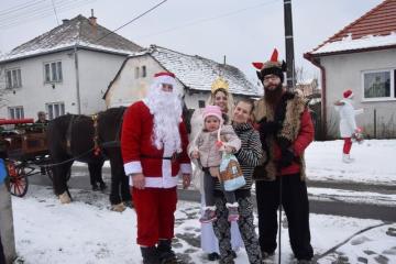 Dňa 09.12.2017 navštívil našu obec Mikuláš s anjel Dňa 09.12.2017 navštívil našu obec Mikuláš s anjel