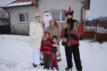 Dňa 09.12.2017 navštívil našu obec Mikuláš s anjel Dňa 09.12.2017 navštívil našu obec Mikuláš s anjel