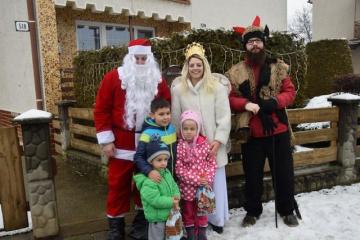 Dňa 09.12.2017 navštívil našu obec Mikuláš s anjel Dňa 09.12.2017 navštívil našu obec Mikuláš s anjel
