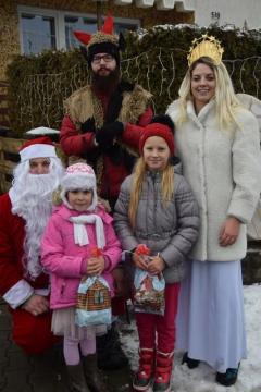 Dňa 09.12.2017 navštívil našu obec Mikuláš s anjel Dňa 09.12.2017 navštívil našu obec Mikuláš s anjel