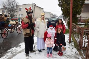 Dňa 09.12.2017 navštívil našu obec Mikuláš s anjel Dňa 09.12.2017 navštívil našu obec Mikuláš s anjel