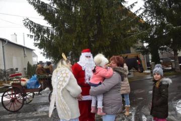 Dňa 09.12.2017 navštívil našu obec Mikuláš s anjel Dňa 09.12.2017 navštívil našu obec Mikuláš s anjel