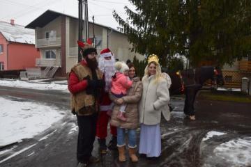 Dňa 09.12.2017 navštívil našu obec Mikuláš s anjel Dňa 09.12.2017 navštívil našu obec Mikuláš s anjel