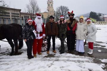 Dňa 09.12.2017 navštívil našu obec Mikuláš s anjel Dňa 09.12.2017 navštívil našu obec Mikuláš s anjel