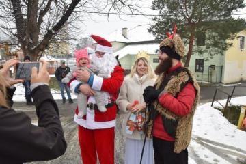 Dňa 09.12.2017 navštívil našu obec Mikuláš s anjel Dňa 09.12.2017 navštívil našu obec Mikuláš s anjel