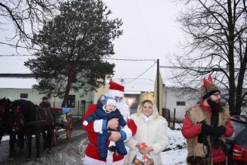 Dňa 09.12.2017 navštívil našu obec Mikuláš s anjel Dňa 09.12.2017 navštívil našu obec Mikuláš s anjel