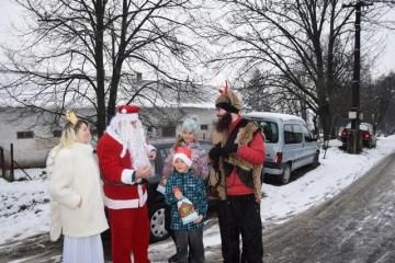 Dňa 09.12.2017 navštívil našu obec Mikuláš s anjel Dňa 09.12.2017 navštívil našu obec Mikuláš s anjel