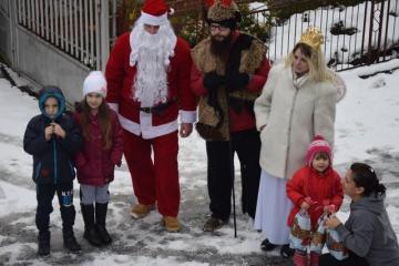 Dňa 09.12.2017 navštívil našu obec Mikuláš s anjel Dňa 09.12.2017 navštívil našu obec Mikuláš s anjel
