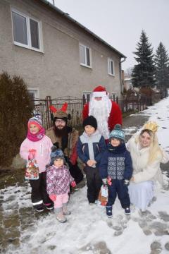 Dňa 09.12.2017 navštívil našu obec Mikuláš s anjel Dňa 09.12.2017 navštívil našu obec Mikuláš s anjel
