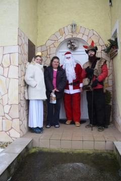 Dňa 09.12.2017 navštívil našu obec Mikuláš s anjel Dňa 09.12.2017 navštívil našu obec Mikuláš s anjel