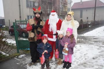 Dňa 09.12.2017 navštívil našu obec Mikuláš s anjel Dňa 09.12.2017 navštívil našu obec Mikuláš s anjel