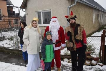 Dňa 09.12.2017 navštívil našu obec Mikuláš s anjel Dňa 09.12.2017 navštívil našu obec Mikuláš s anjel