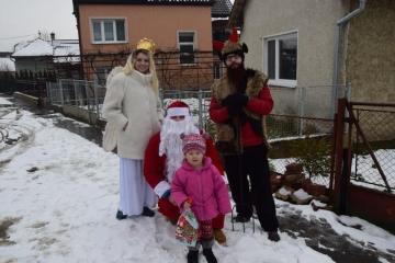 Dňa 09.12.2017 navštívil našu obec Mikuláš s anjel Dňa 09.12.2017 navštívil našu obec Mikuláš s anjel