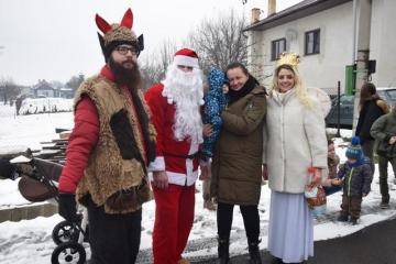 Dňa 09.12.2017 navštívil našu obec Mikuláš s anjel Dňa 09.12.2017 navštívil našu obec Mikuláš s anjel