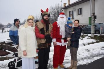 Dňa 09.12.2017 navštívil našu obec Mikuláš s anjel Dňa 09.12.2017 navštívil našu obec Mikuláš s anjel