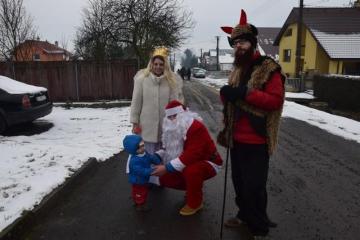 Dňa 09.12.2017 navštívil našu obec Mikuláš s anjel Dňa 09.12.2017 navštívil našu obec Mikuláš s anjel
