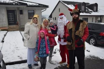 Dňa 09.12.2017 navštívil našu obec Mikuláš s anjel Dňa 09.12.2017 navštívil našu obec Mikuláš s anjel
