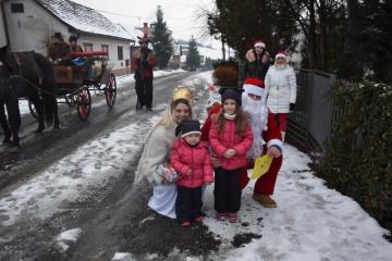 Dňa 09.12.2017 navštívil našu obec Mikuláš s anjel Dňa 09.12.2017 navštívil našu obec Mikuláš s anjel