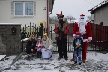 Dňa 09.12.2017 navštívil našu obec Mikuláš s anjel Dňa 09.12.2017 navštívil našu obec Mikuláš s anjel